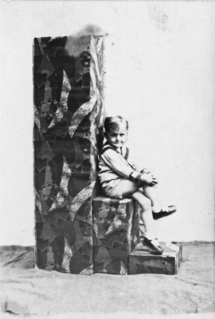 De kleine Prosper week niet en weigerde tot in de zomer om zijn kerstcadeau's open te maken. 